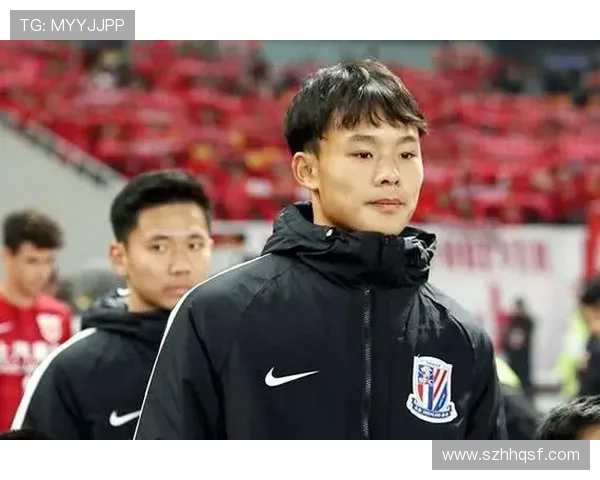 离谱一幕 U23红星劝架反染红